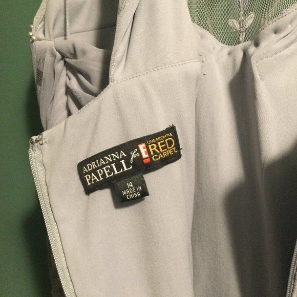 Silver evening gown - Picture 4 of 4